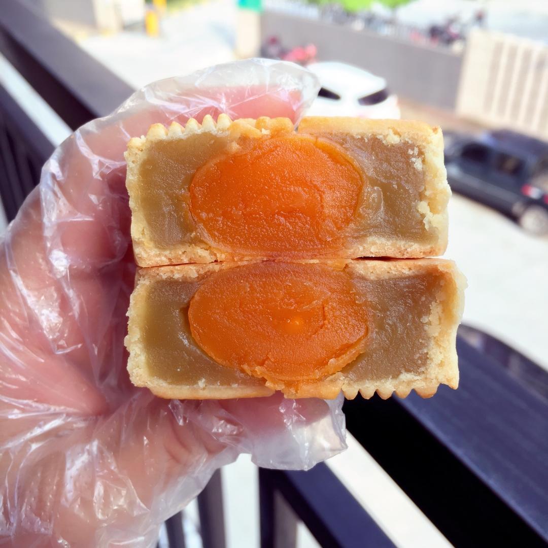 广式莲蓉（豆沙）蛋黄月饼（超详细步骤）