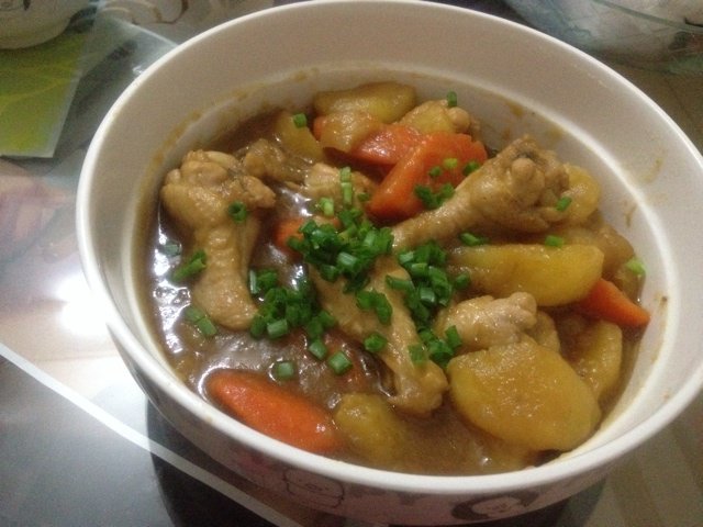 土豆炖翅根