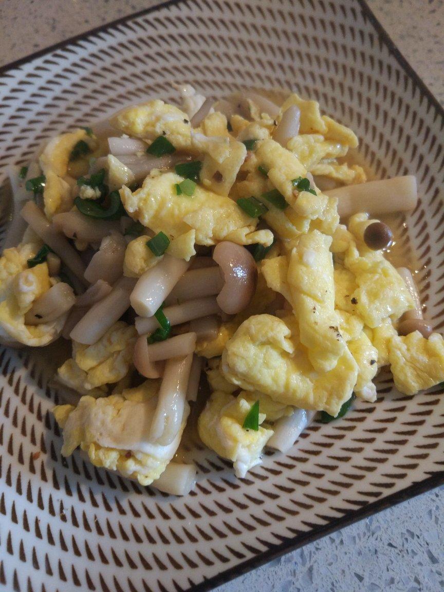 蟹味菇炒鸡蛋