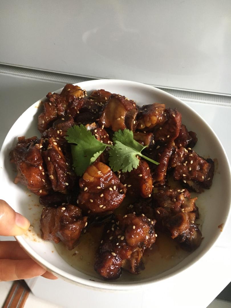 糖醋排骨的家常做法，色泽红亮，口感醇厚，好吃的停不下来