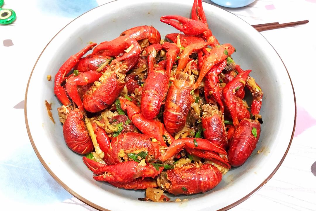 小胖成儿做的香辣小龙虾-超详细处理干净步骤!