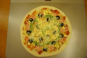 黑橄榄培根虾仁披萨的做法 步骤17