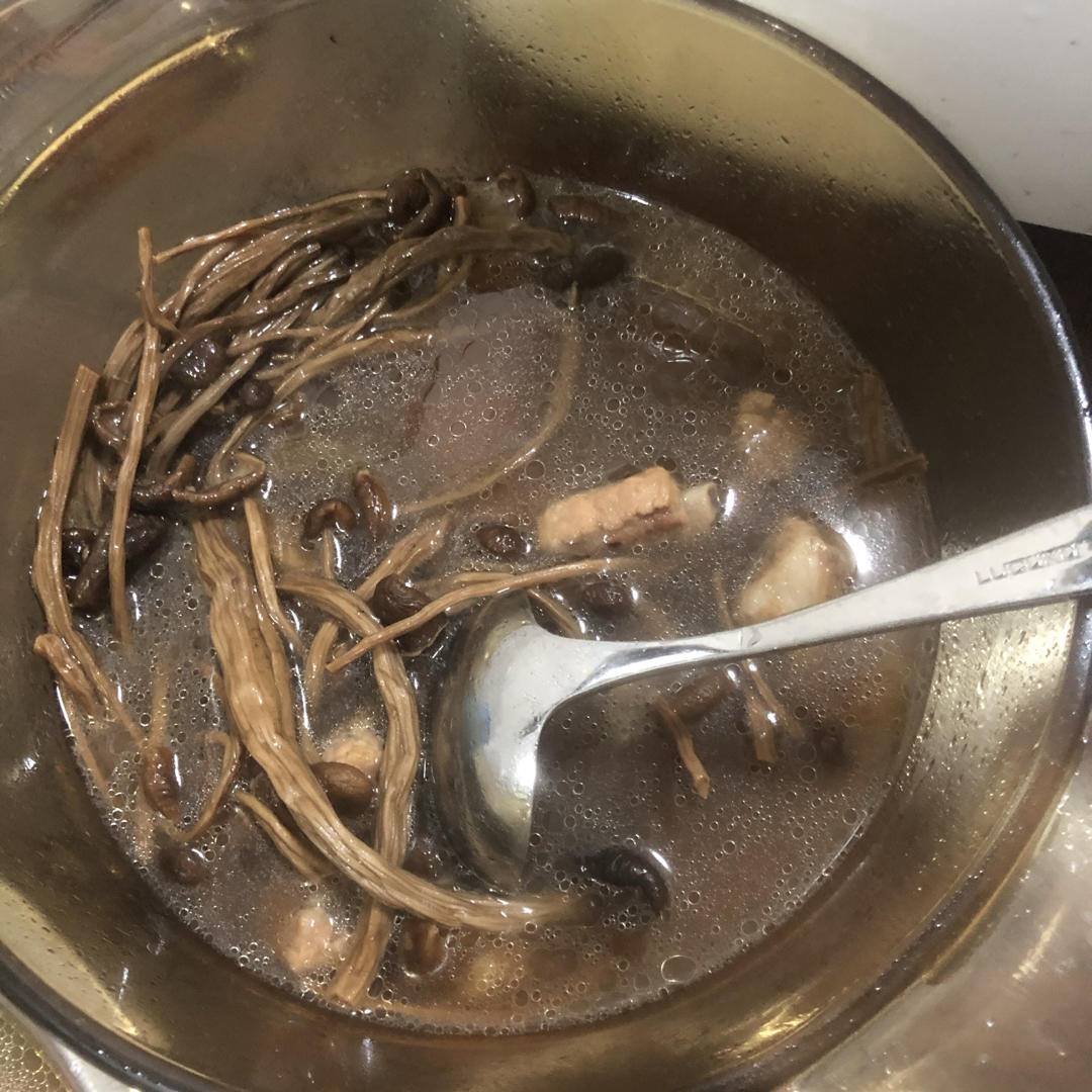 茶树菇排骨汤