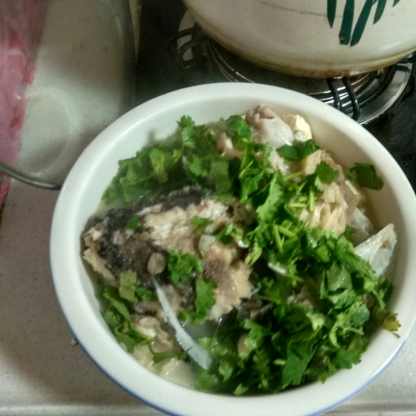 鱼头豆腐菌菇煲