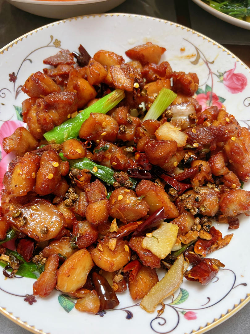 外酥里嫩麻辣鲜香～辣子鸡丁