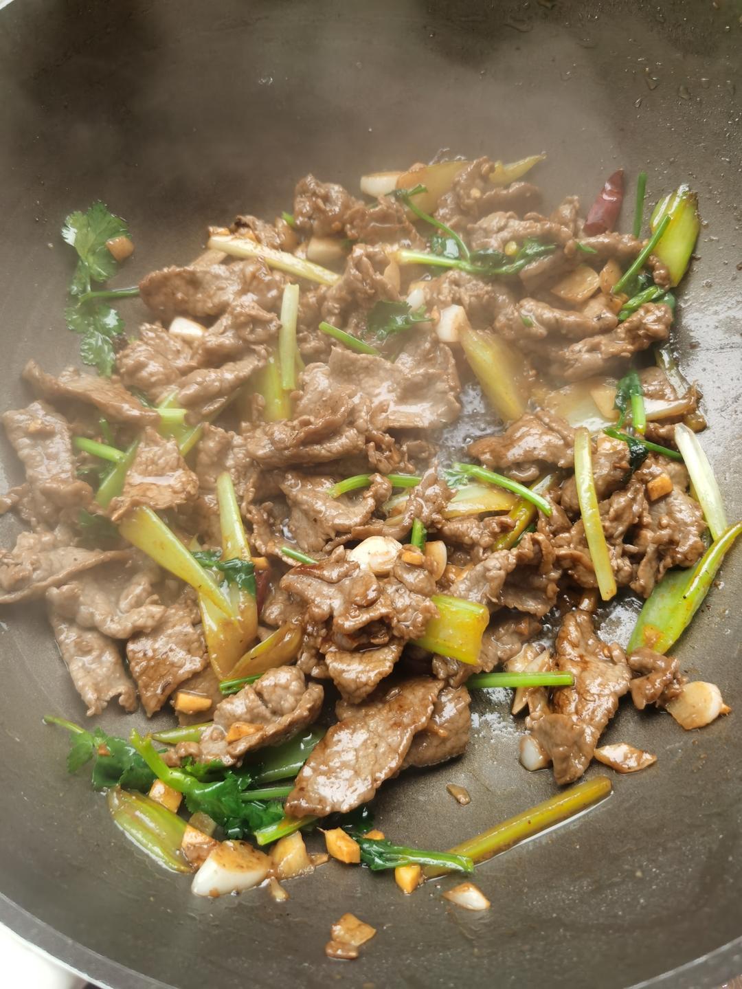 小炒黄牛肉，肉嫩味香！太好吃了简直是米饭杀手！