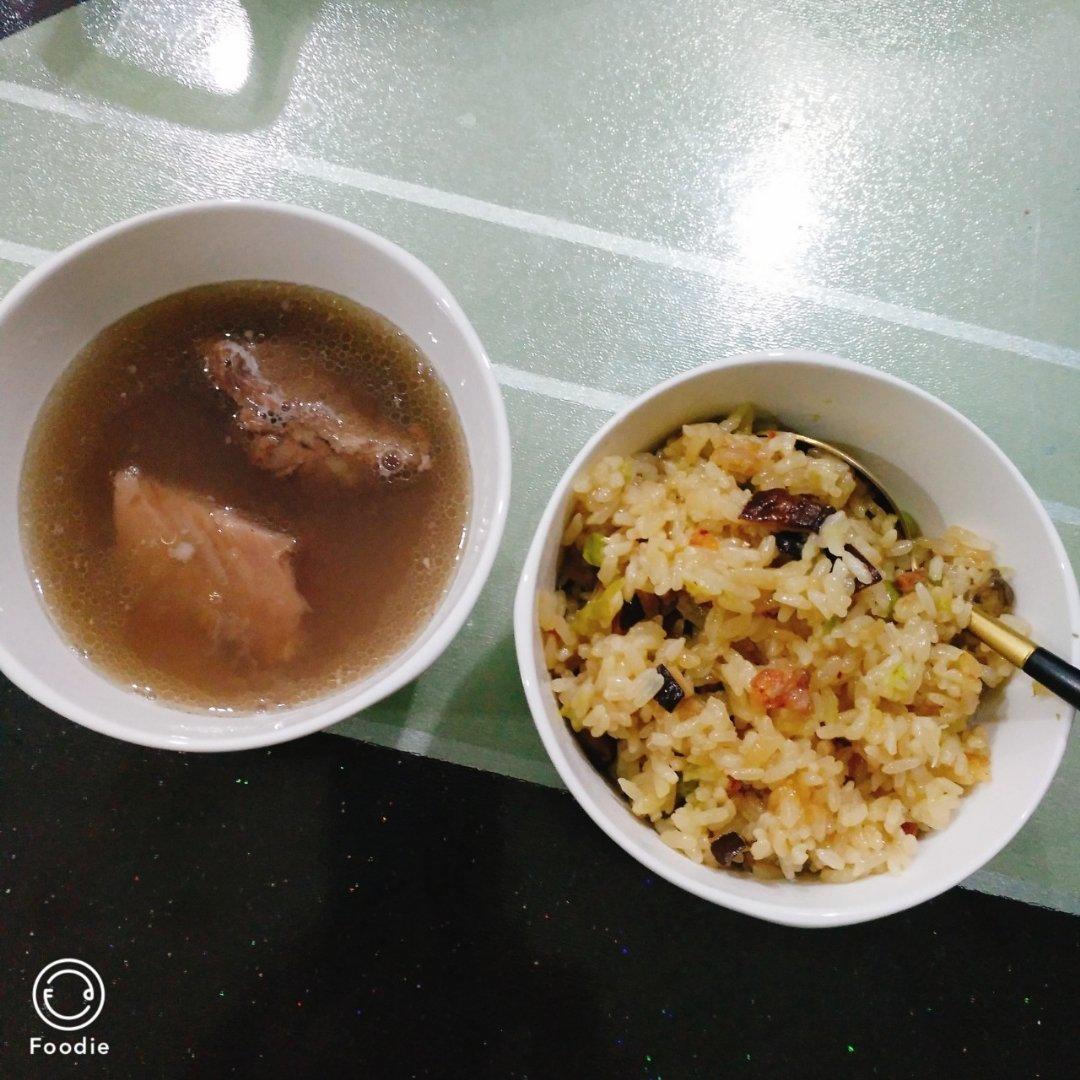 香菇腊肠土豆焖饭