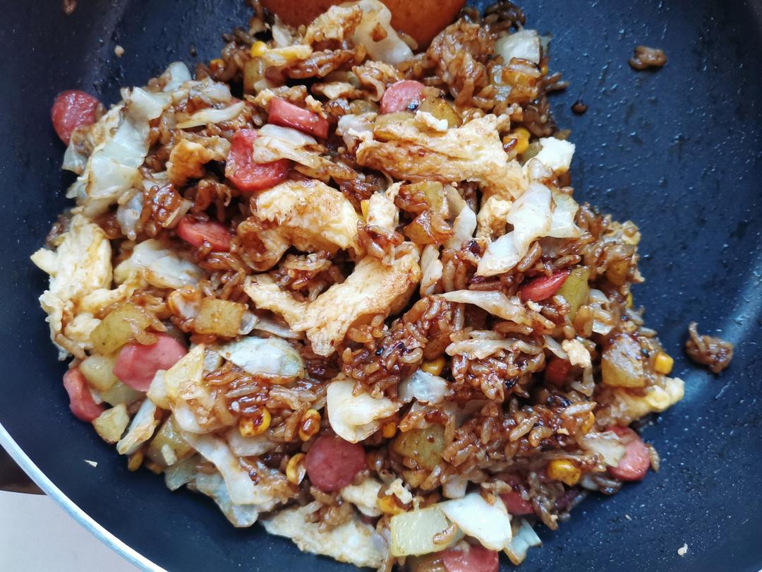 邻居抢着来我家吃土豆香肠炒饭，原来这么香！