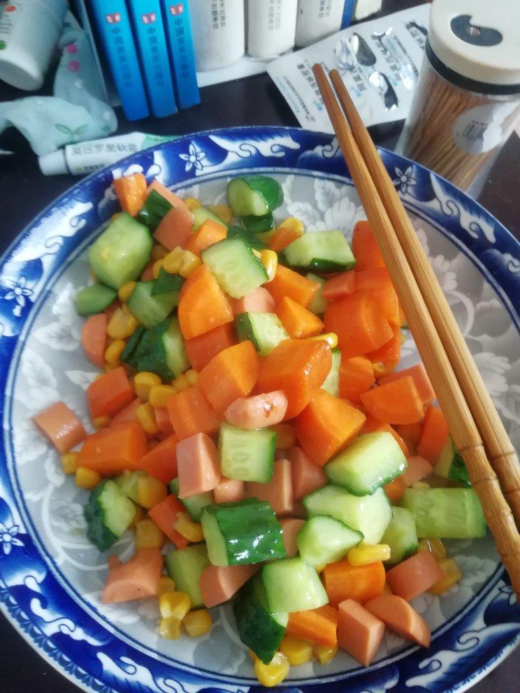 甜中带咸的胡萝卜黄瓜炒玉米粒