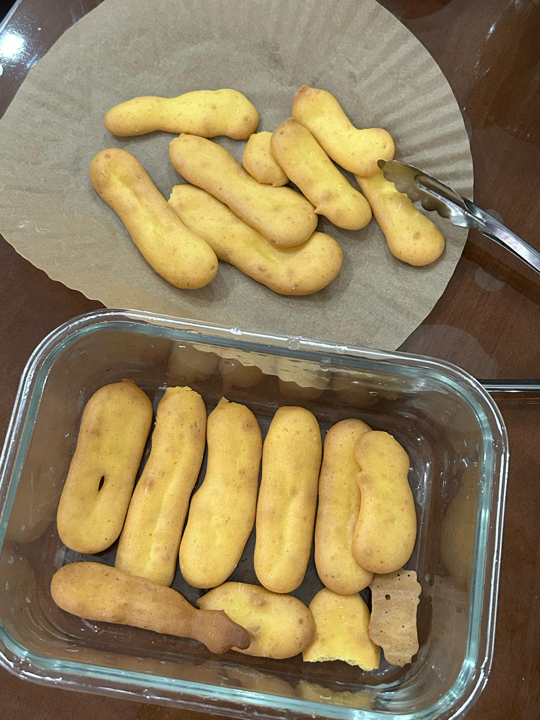 这是一款名字比配料还多的好吃但很简单的糕点😁😁😁    手指饼干、拇指饼干、长白糕、长寿糕（提拉米苏标配）