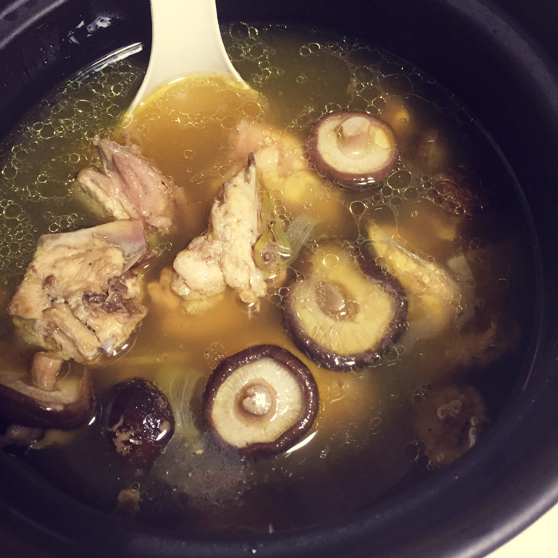 香菇炖鸡汤