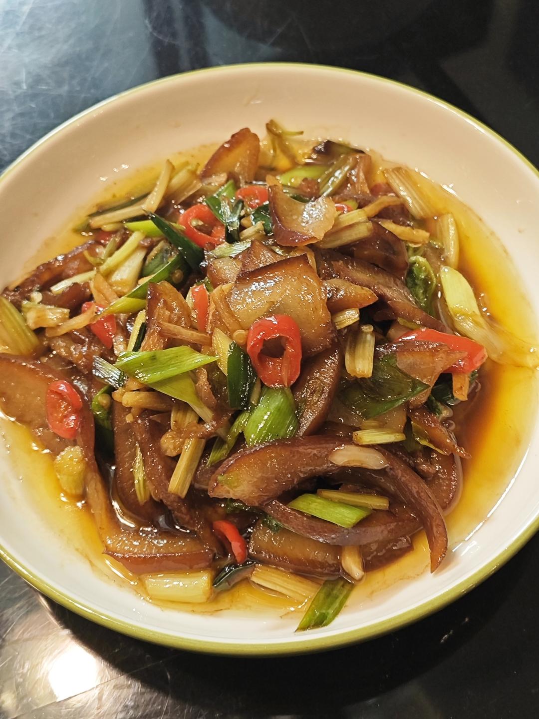 大蒜叶炒腊猪脸肉