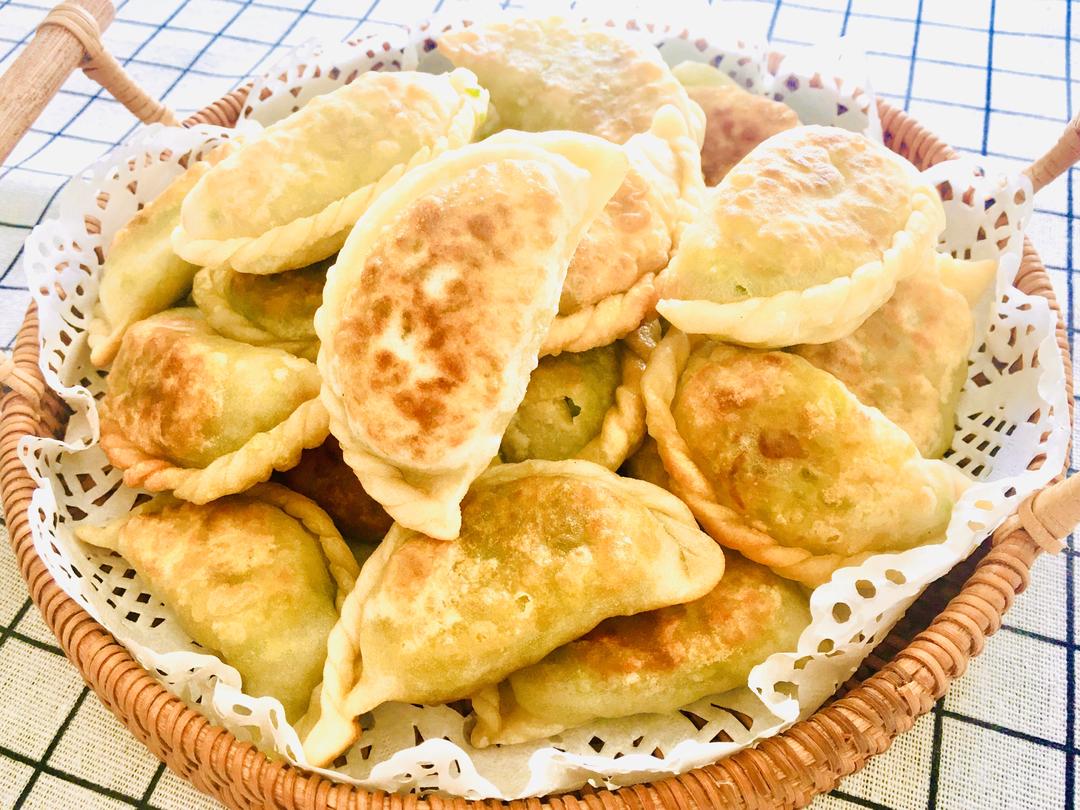 薄脆清爽可口的煎饺的做法
