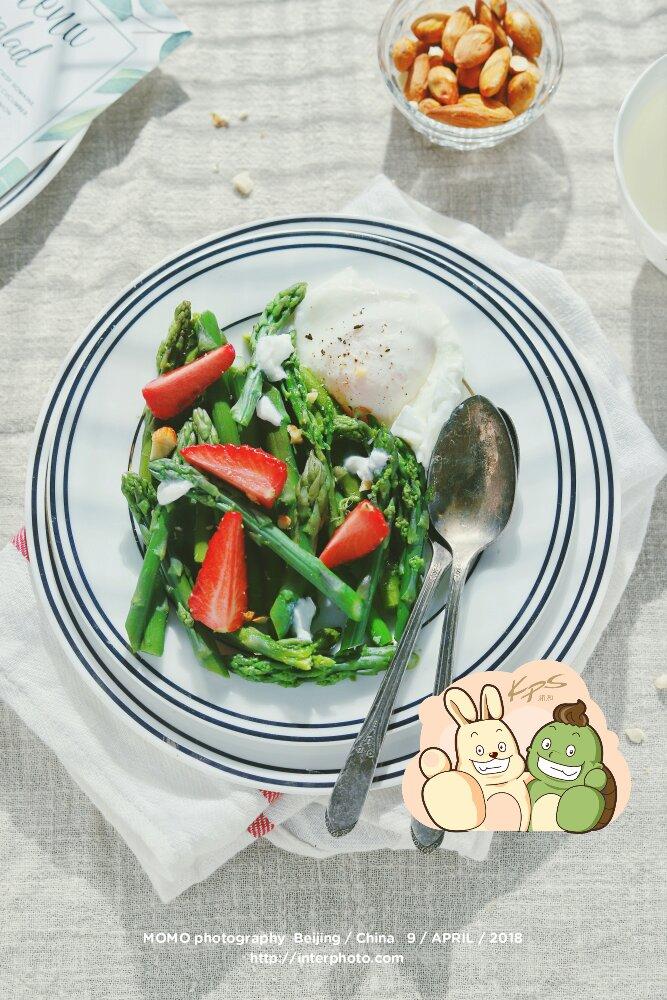 双芦笋草莓沙拉