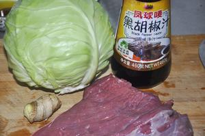 黑椒味圆包菜炒牛肉 好下饭的做法 步骤1