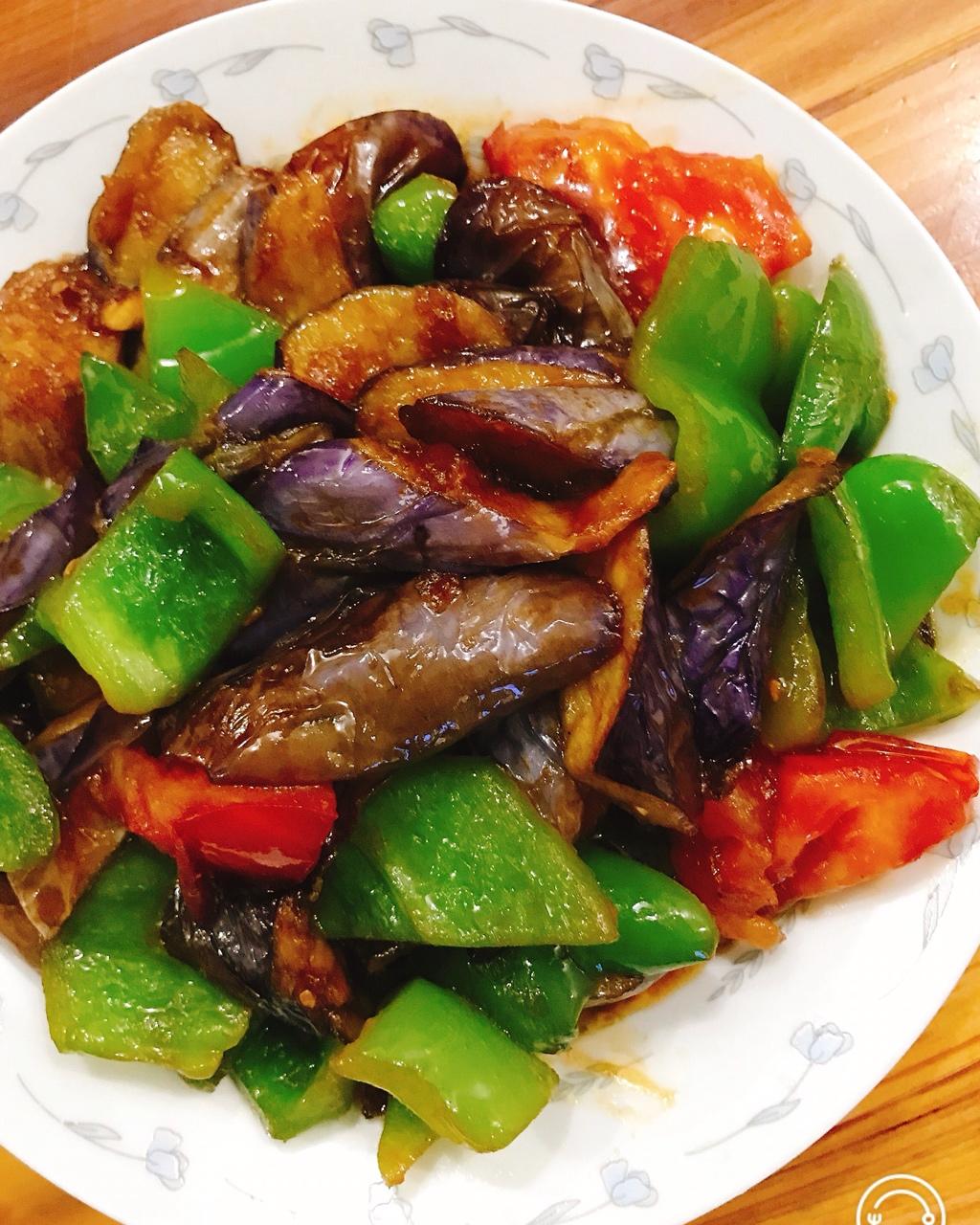 小宝宝亚历山大做的家常烧茄子(比较简单)