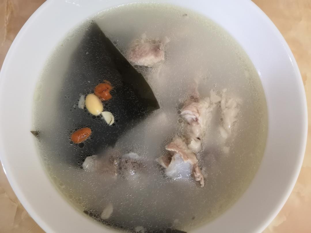 海带棒骨汤加泡黄豆的做法