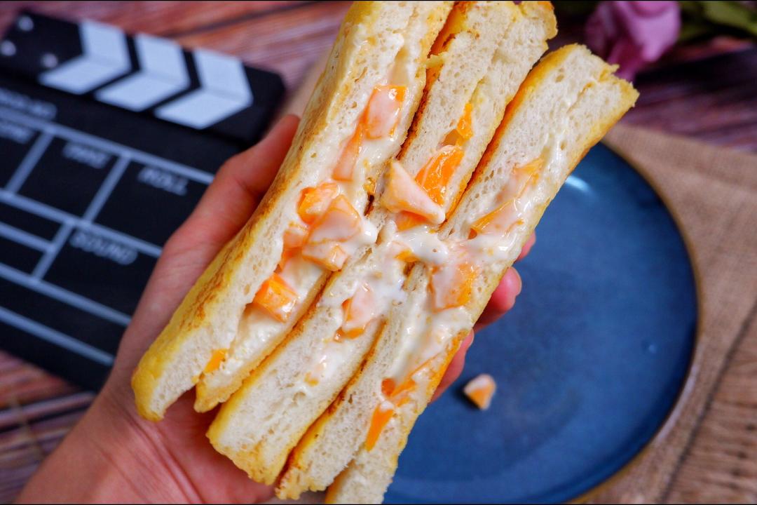 芒果酸奶三明治的做法