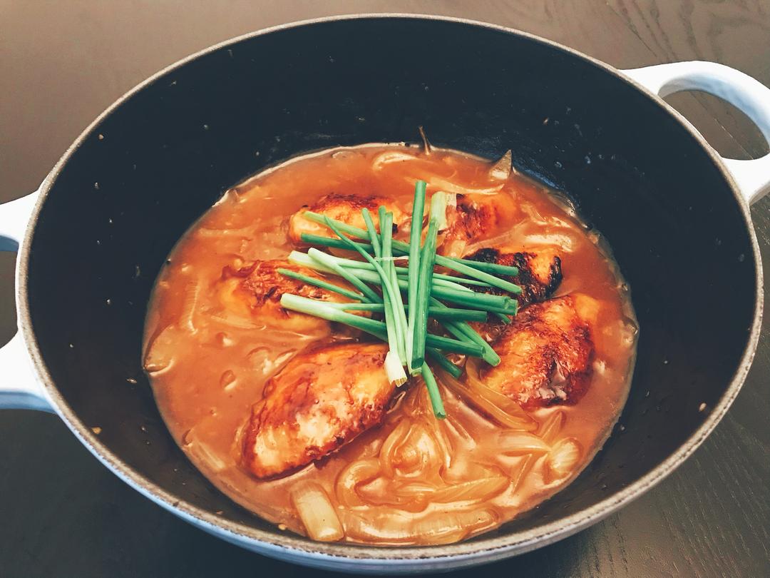 XO酱洋葱炆鸡翅的做法