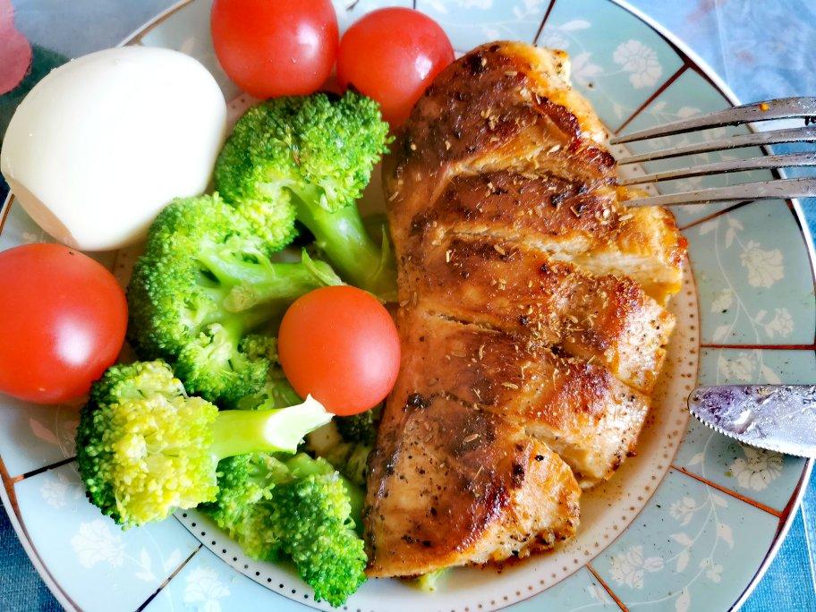 酷炫屌炸天好吃的煎鸡胸肉（香蒜蜂蜜煎鸡胸肉）