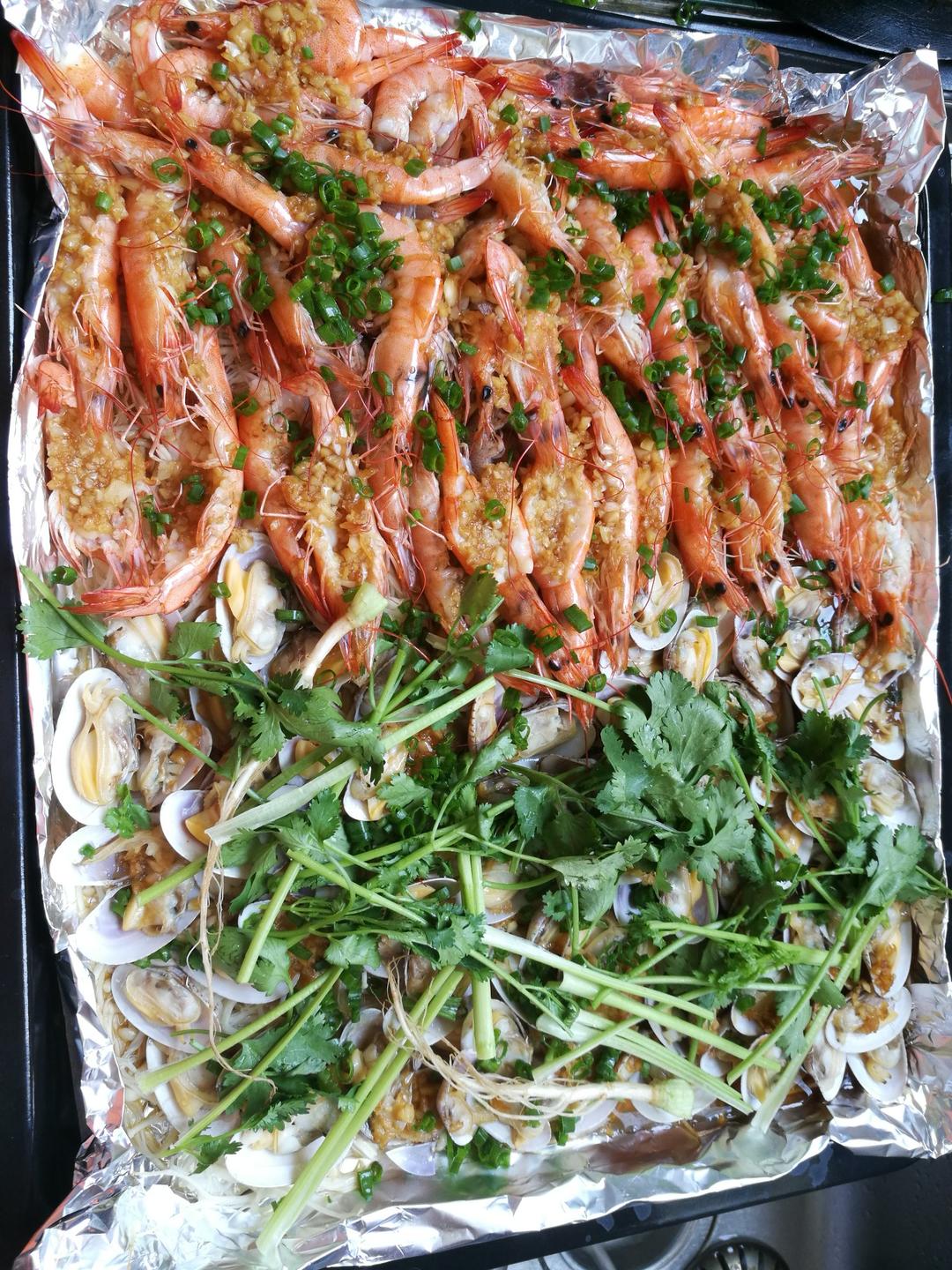 蒜蓉金针菇烤花蛤虾