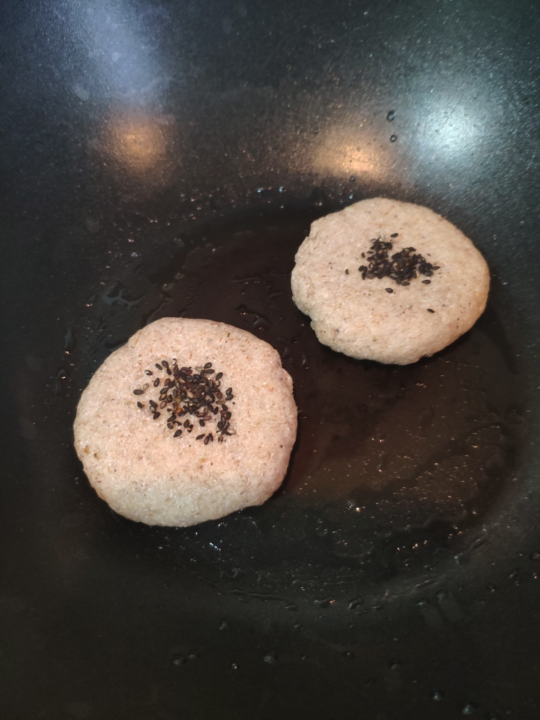 生酮低碳-咸蛋黄肉松糯米煎饼（椰子粉版快手早餐，可创意糯米糍年糕等）的做法 步骤9