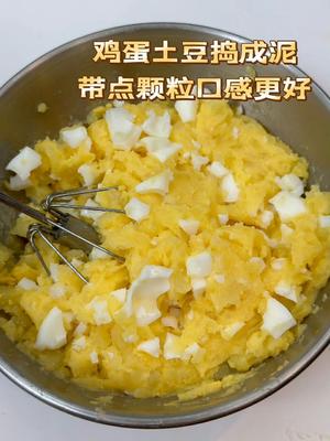 土豆鸡蛋泥的做法 步骤2