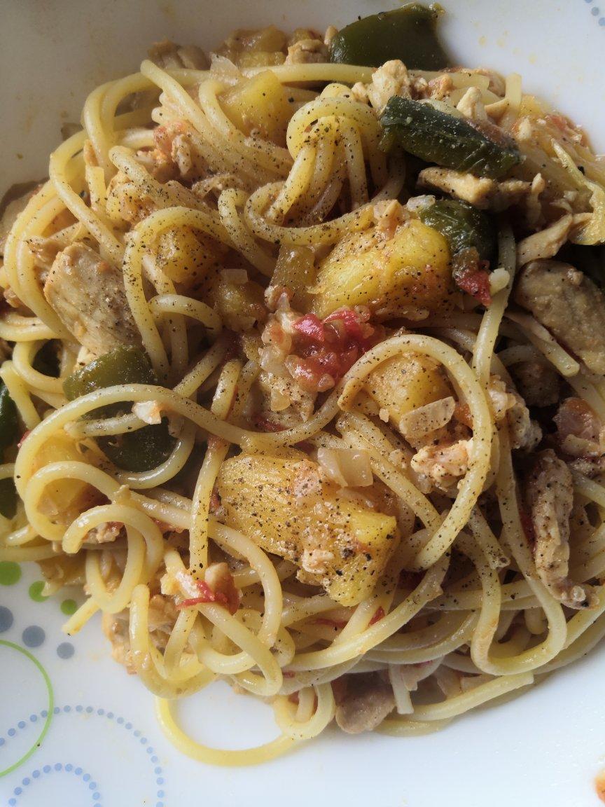 减肥餐—茄汁菠萝鸡肉意面