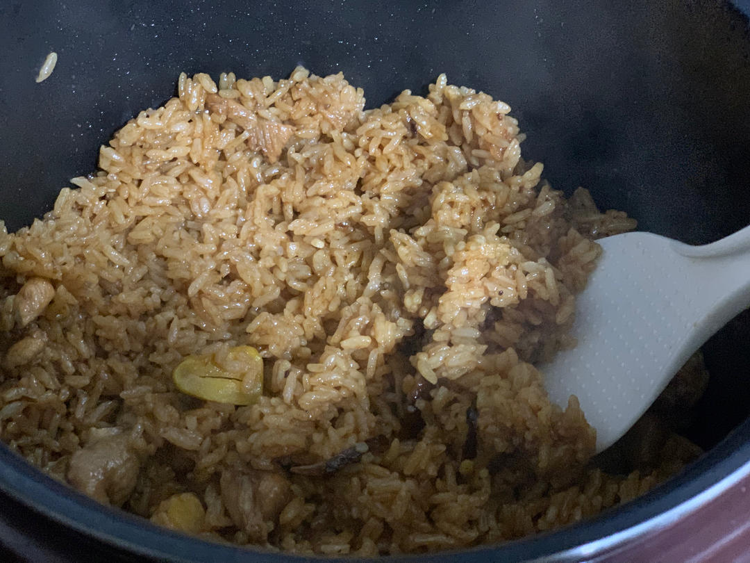 【电饭煲板栗鸡腿焖饭】