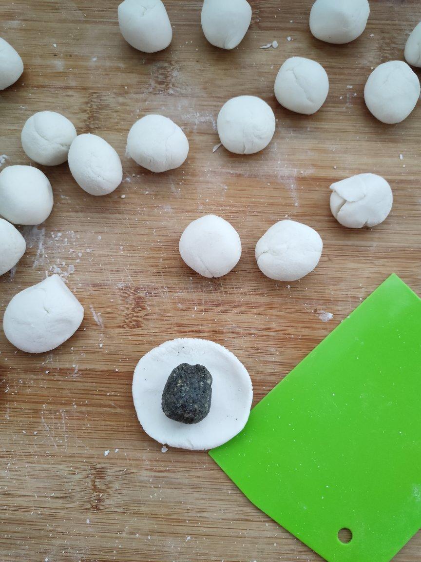 花生黑芝麻汤圆