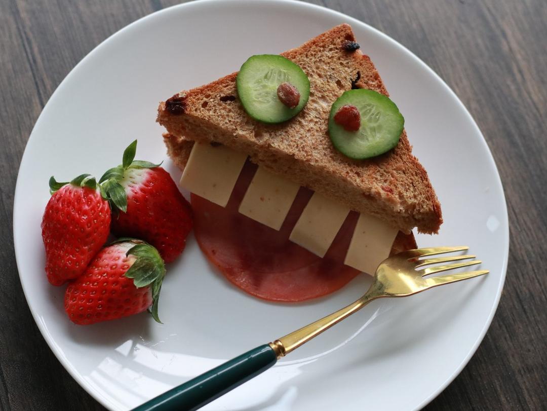 会吐舌头的大牙怪三明治