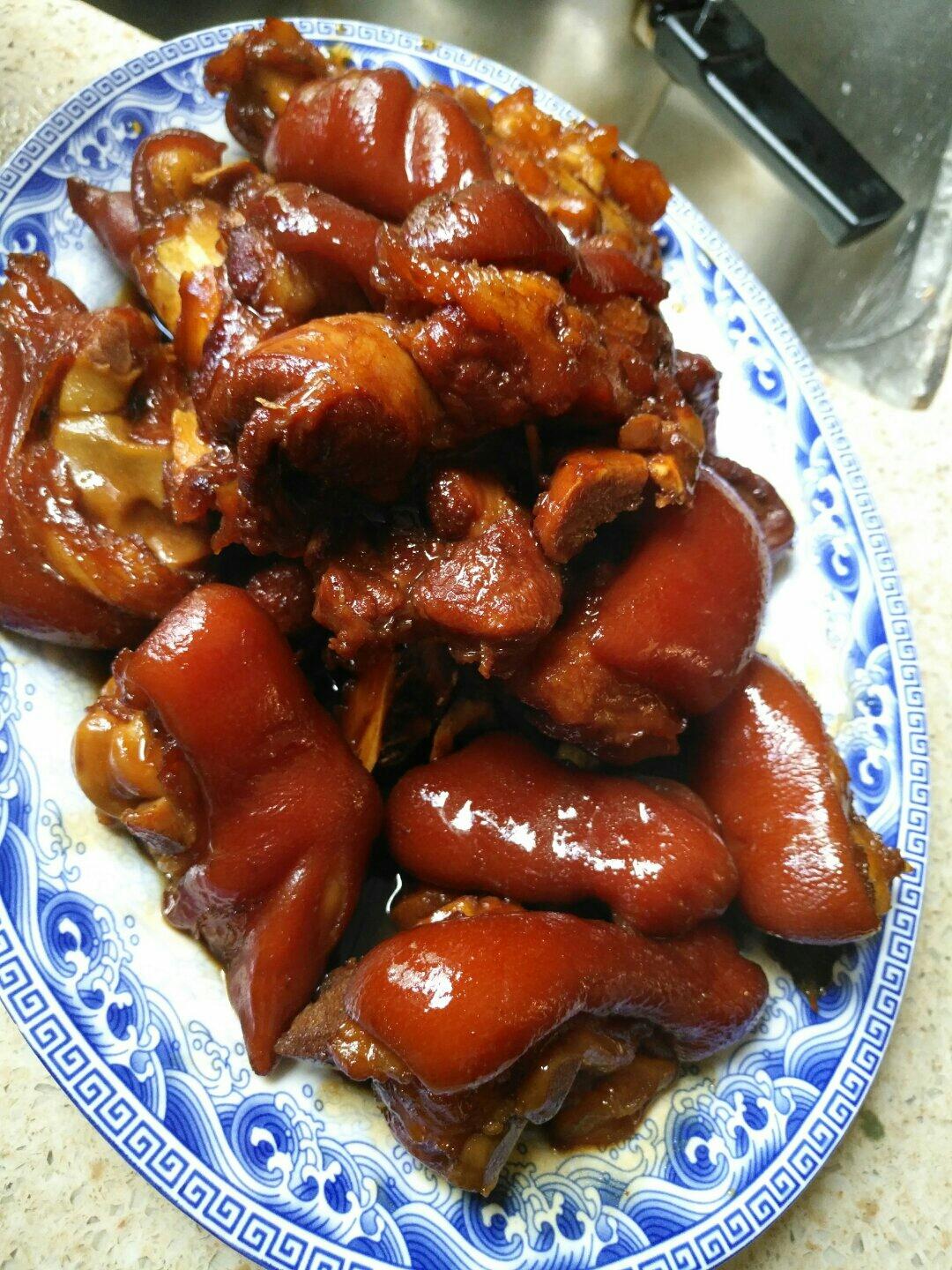 油亮亮红烧猪蹄的做法