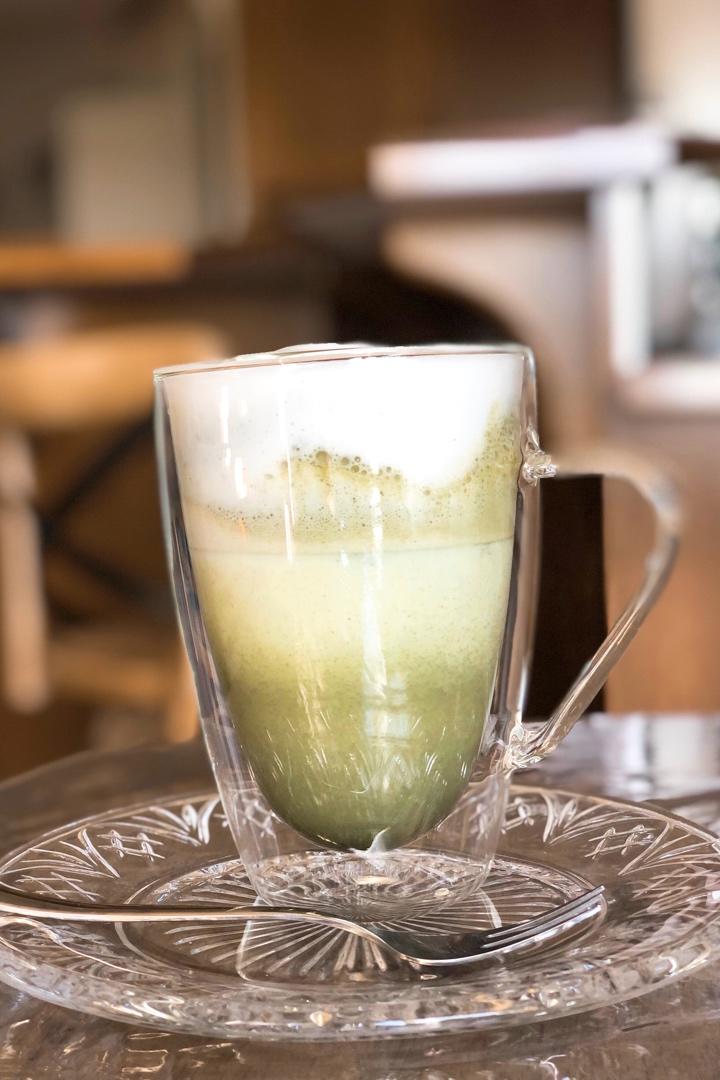 抹茶热拿铁 matcha latte