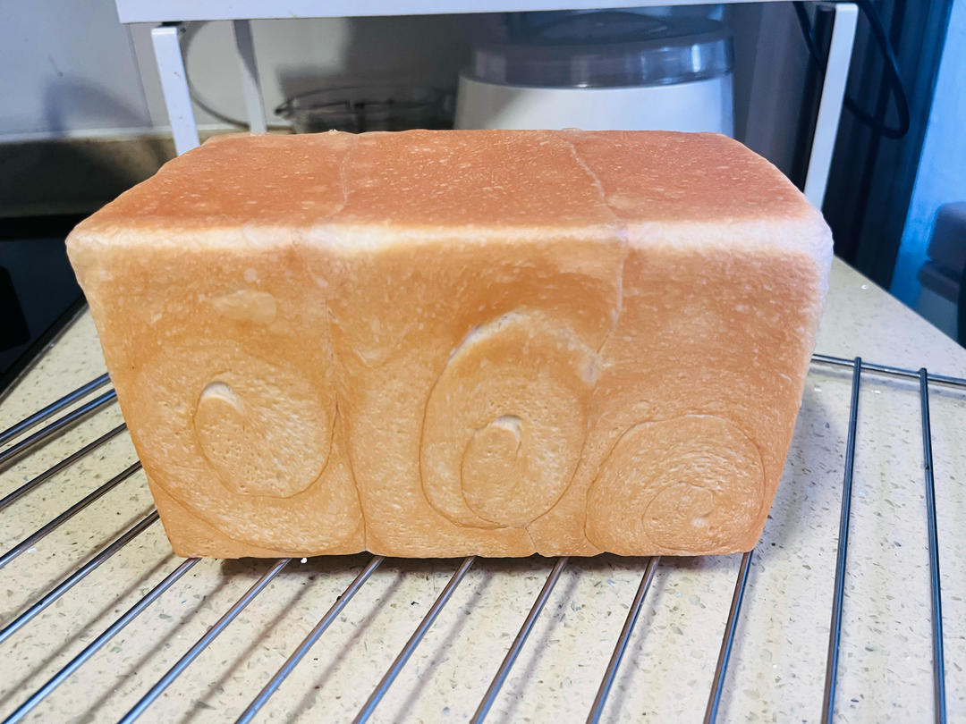 鲜奶牧场吐司制作揭秘，绵密的吐司谁不爱啊