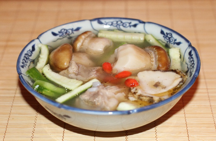 松茸丝瓜排骨汤