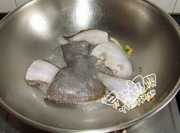 豆酱水煮鱼的做法 步骤2