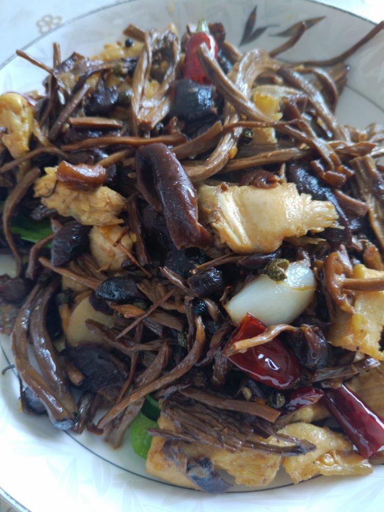 米饭杀手 茶树菇干烧鸡肉