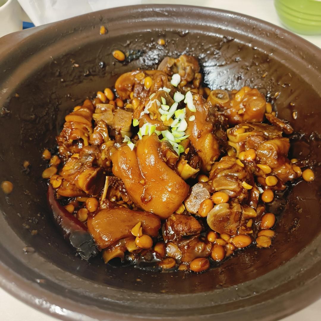 猪蹄炖黄豆
