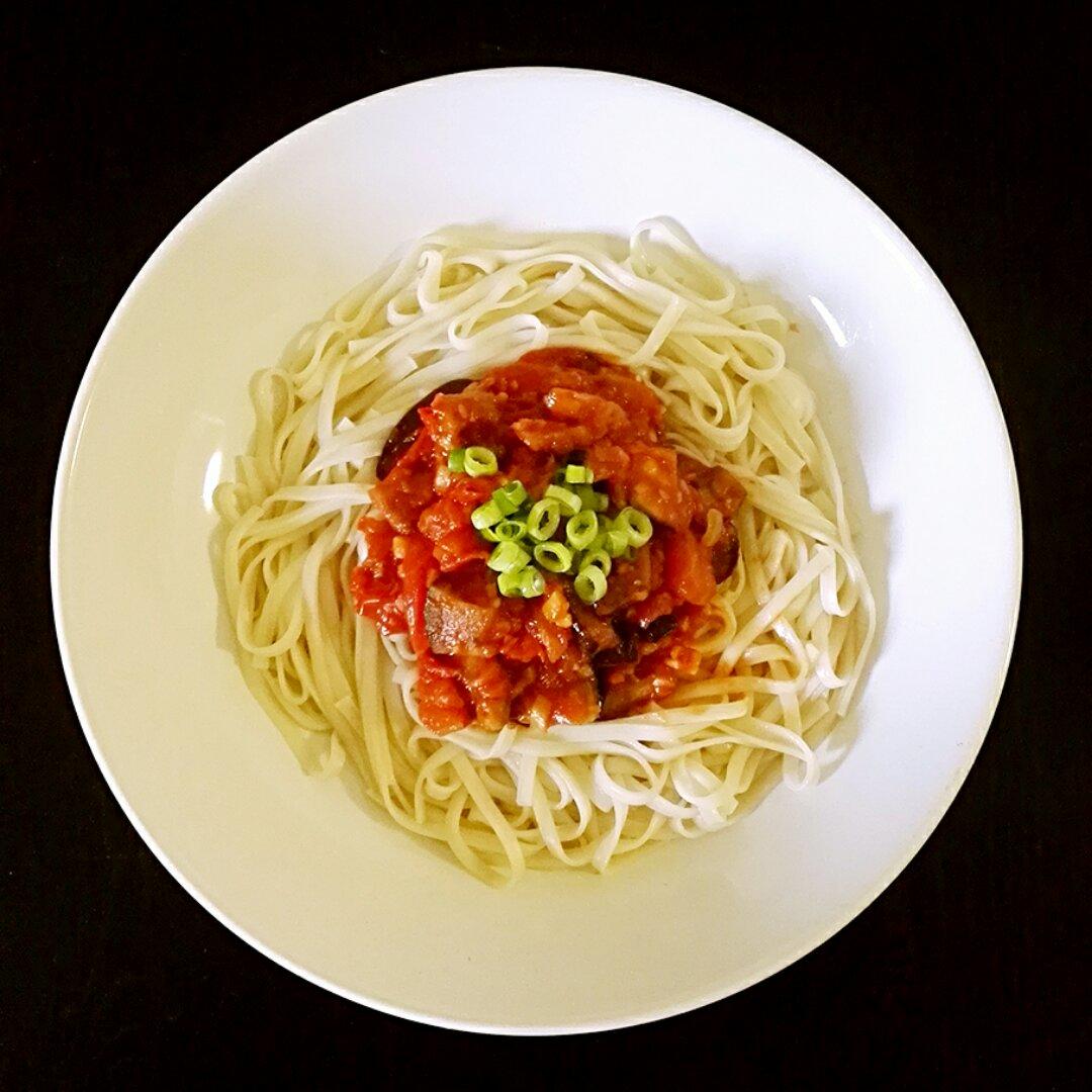 雷a呀做的双茄素酱拌面