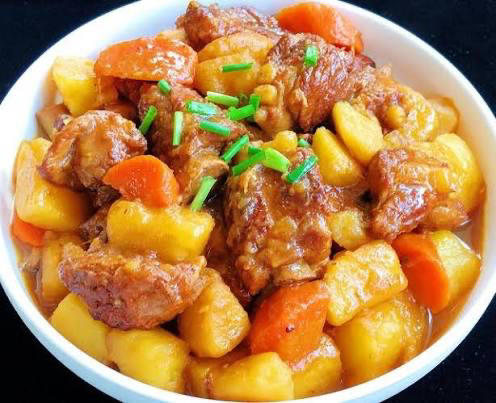 🥘 沙朗锅版|土豆排骨的做法