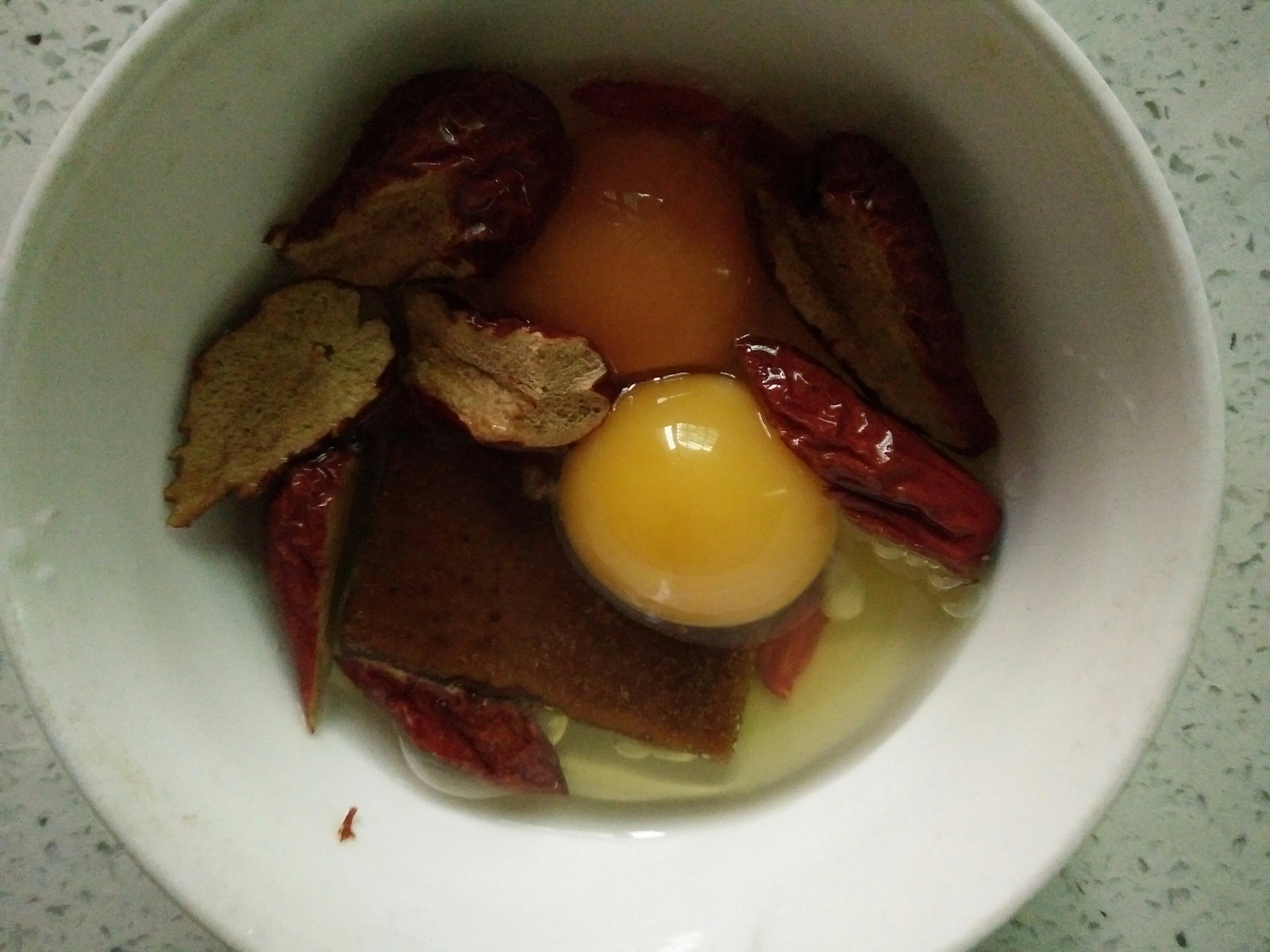 红枣枸杞蒸土鸡蛋的做法 步骤2