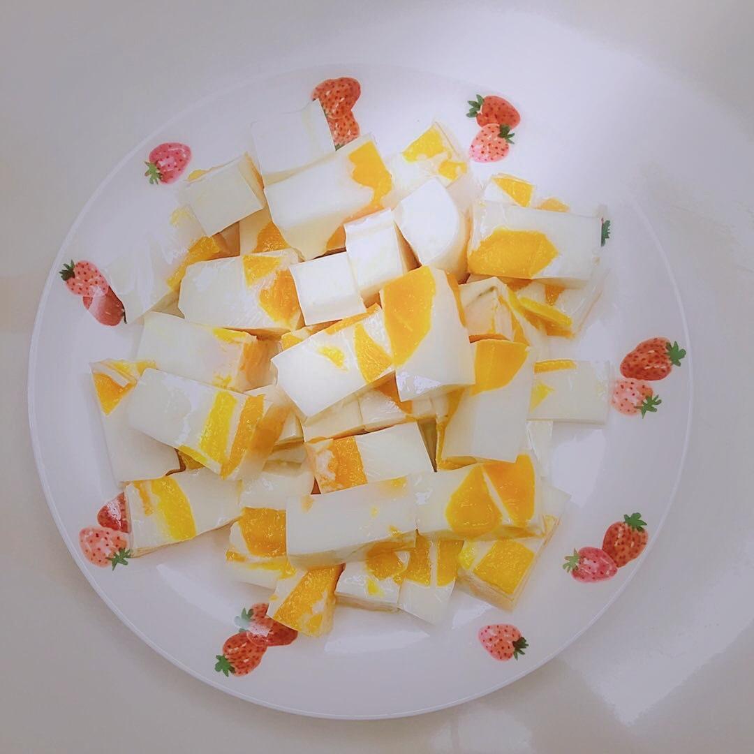 草莓牛奶冻