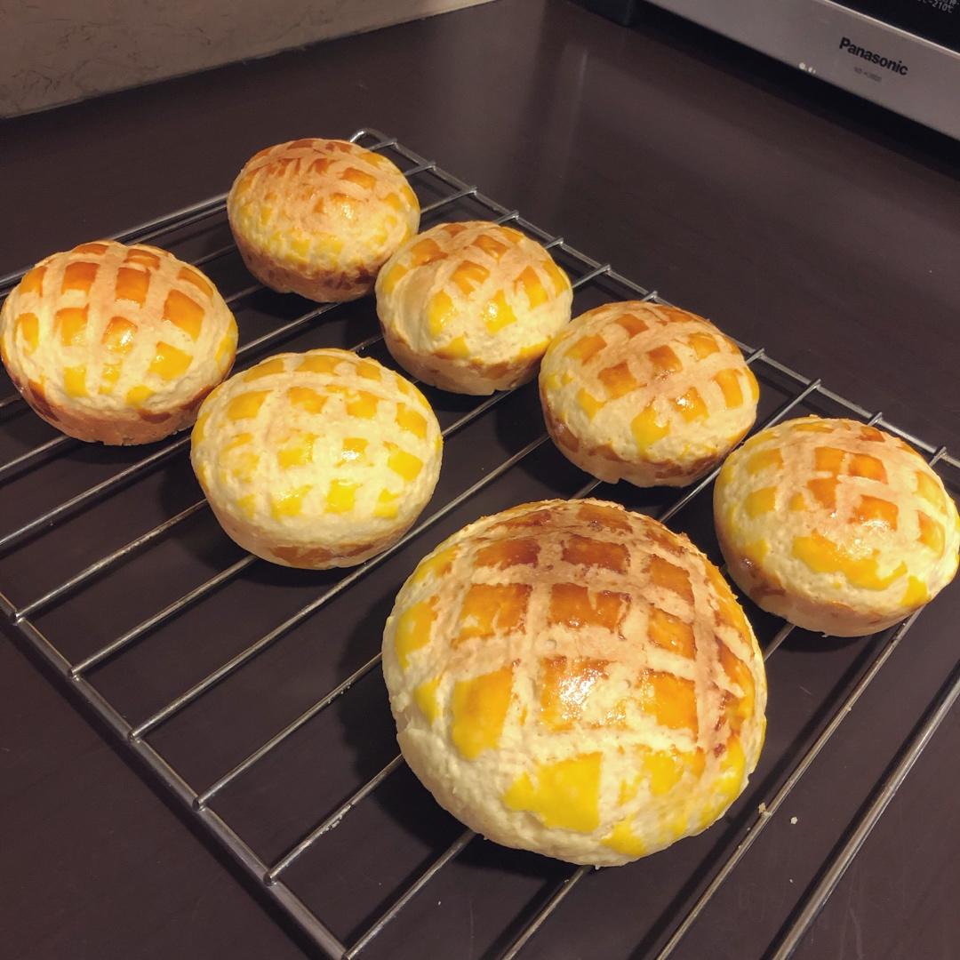 好吃到炸裂的港式菠萝包（附带制作酥皮的小视频）