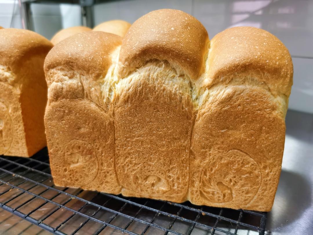 奶香纯粹的重料淡奶油吐司