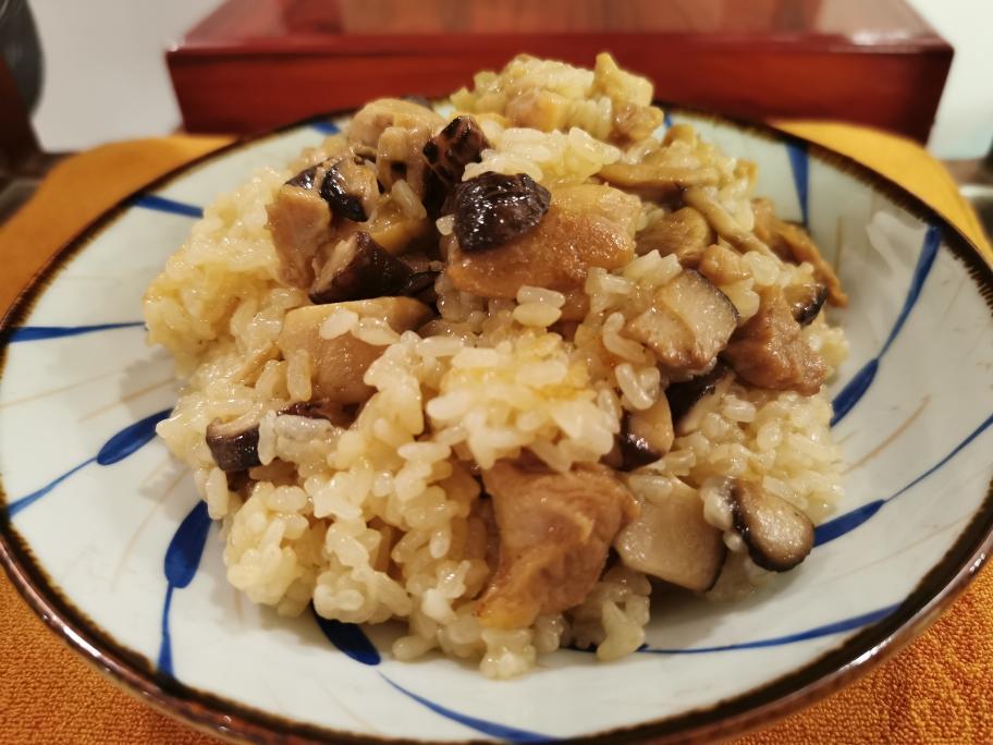 香菇鸡腿肉糯米鸡饭