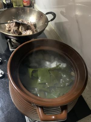 筒子骨海带汤的做法 步骤2
