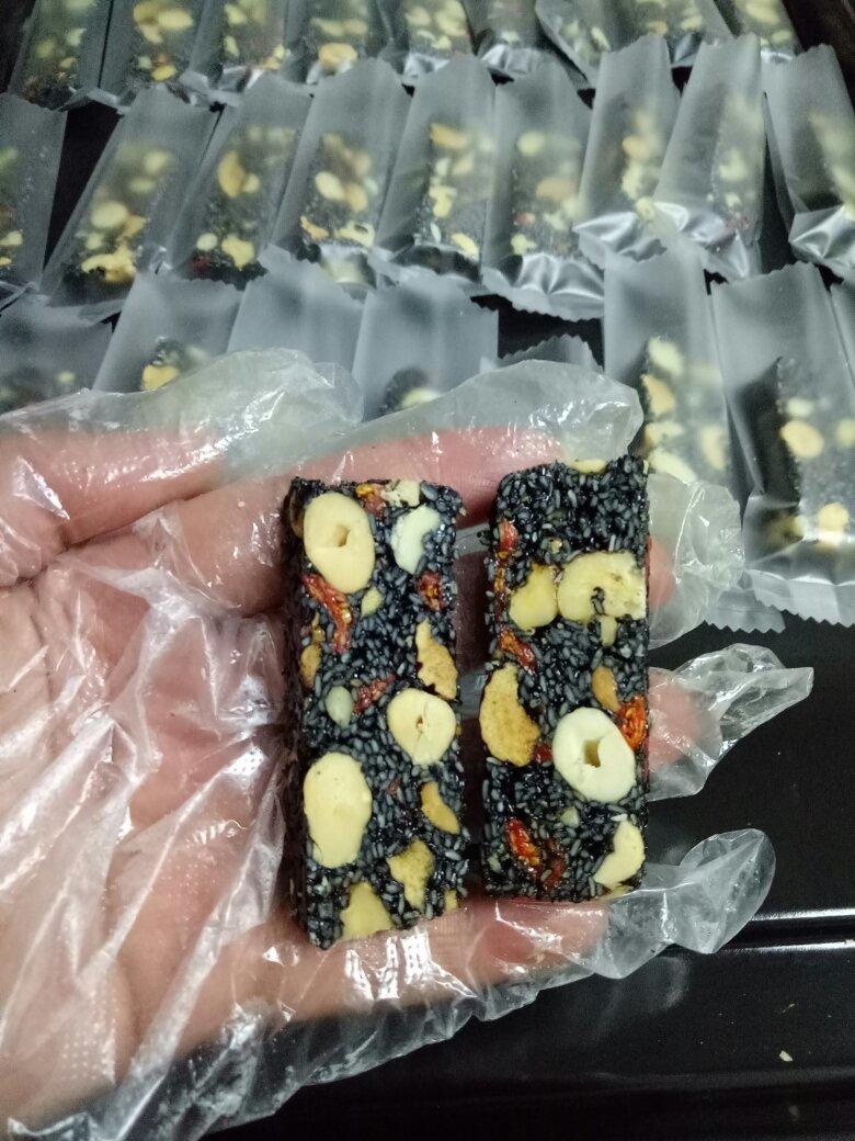 枸杞核桃花生黑芝麻片