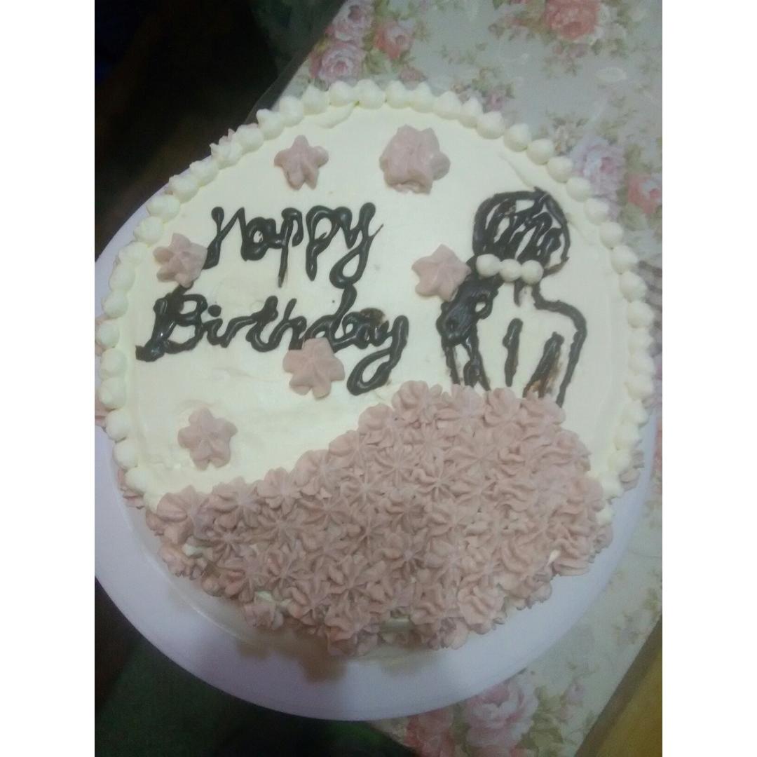 玫瑰花瓣生日蛋糕