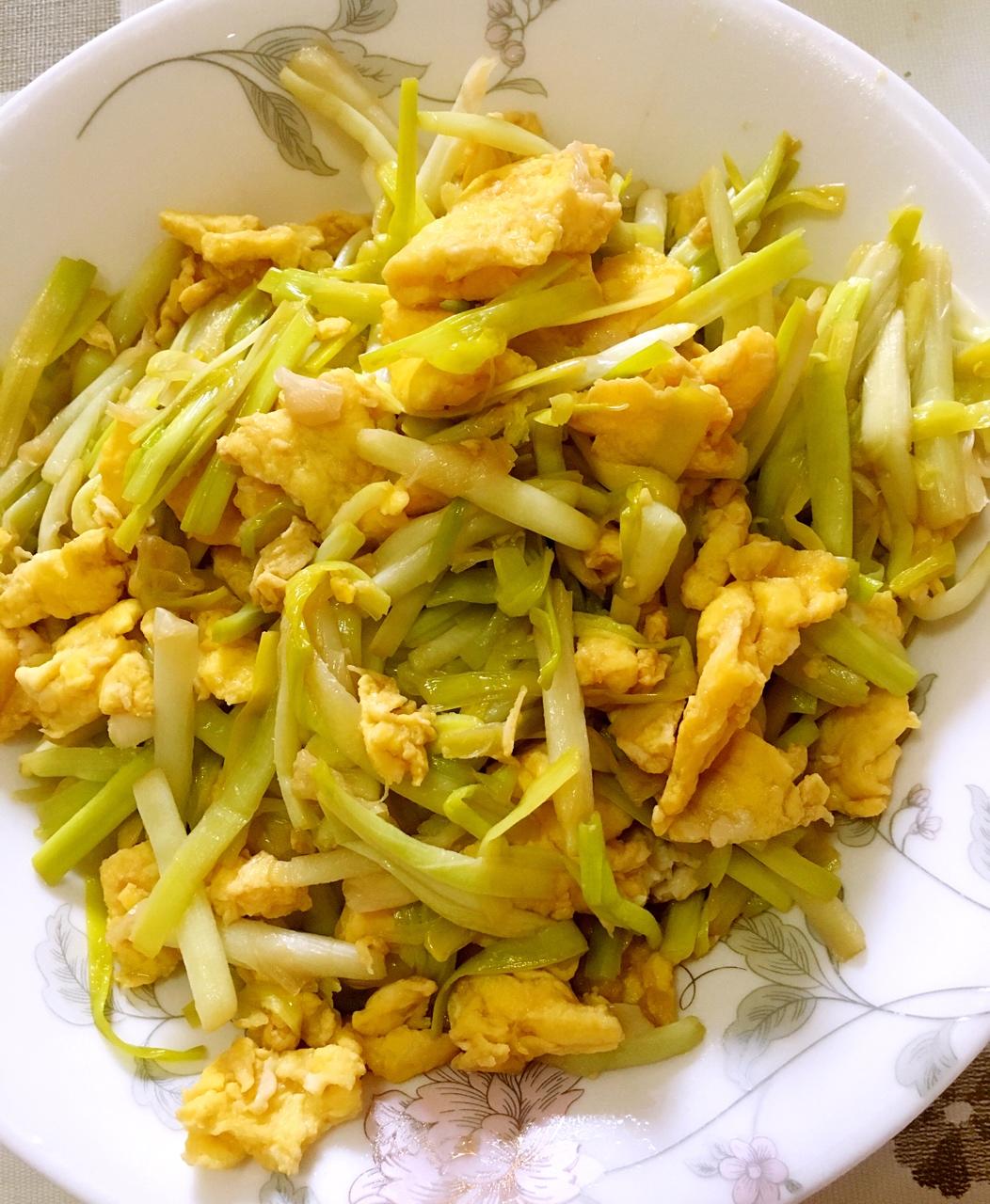 小顽兔做的蒜苗炒鸡蛋