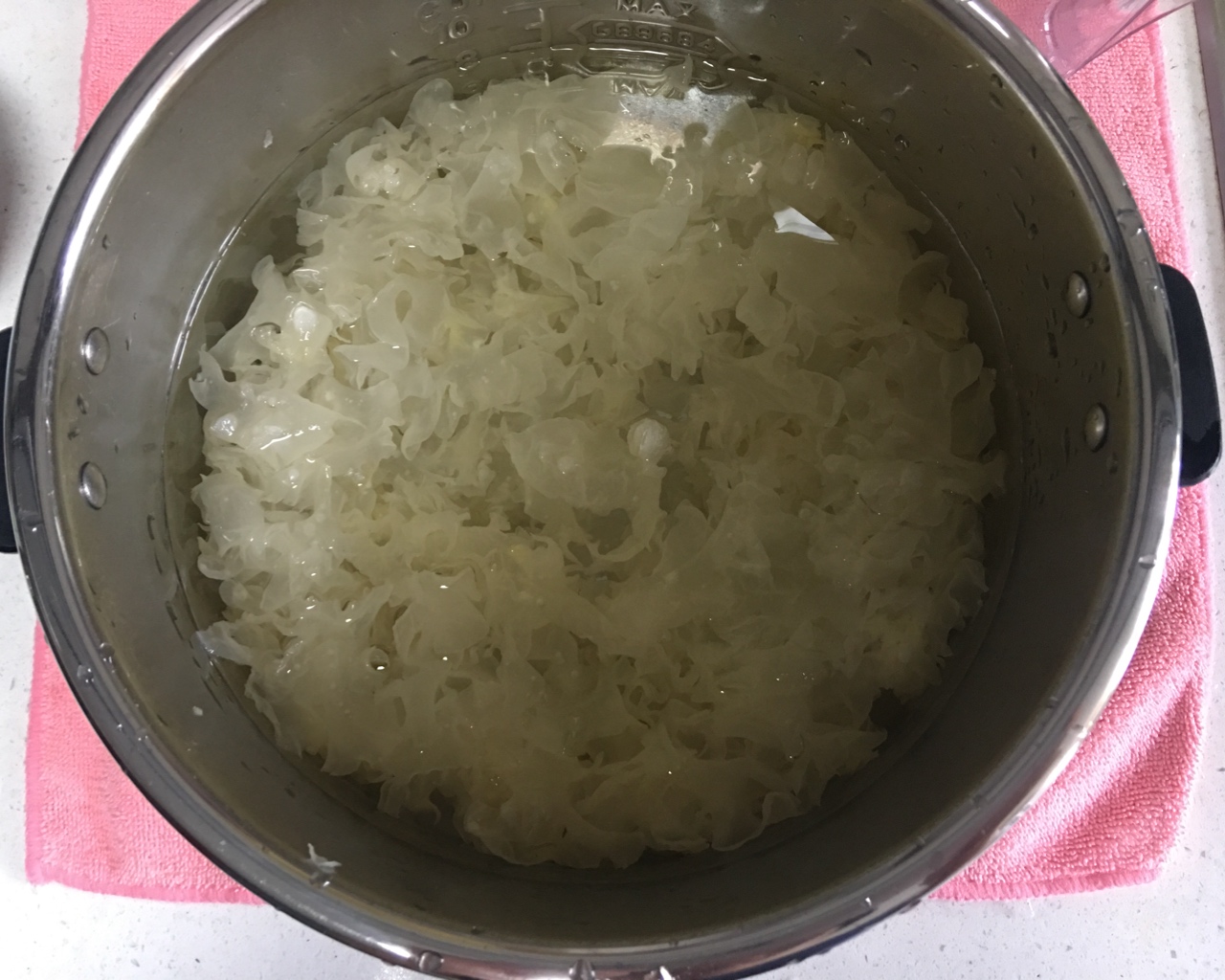 银耳百合莲子汤（电压力锅）的做法 步骤3